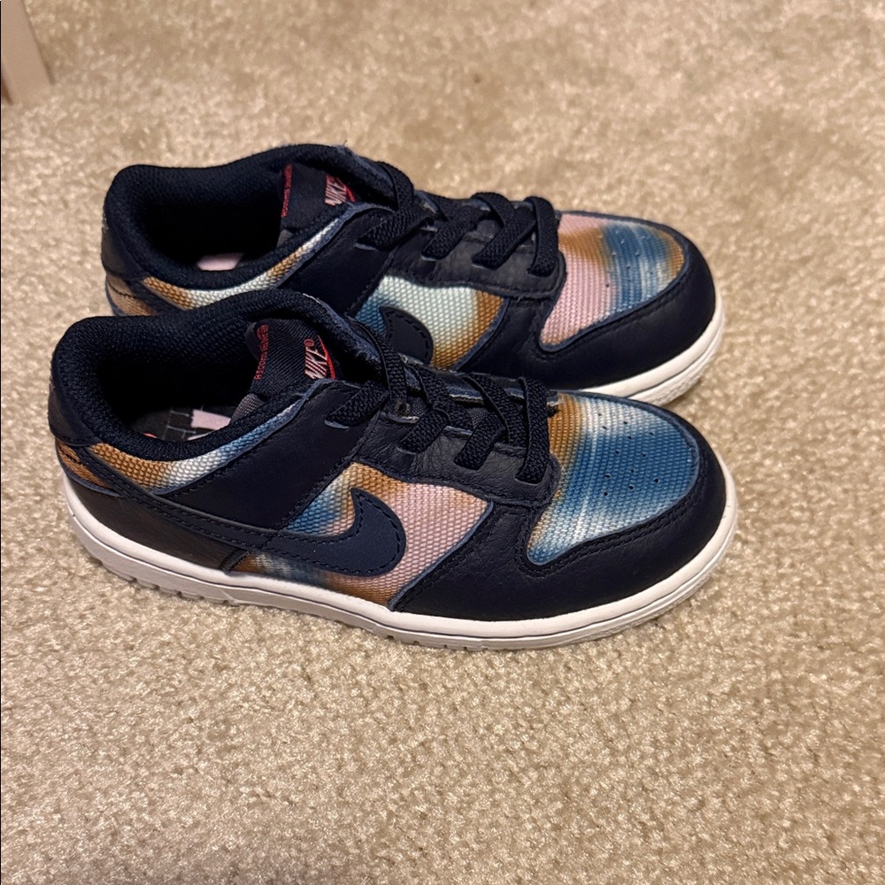 Nike Kids Navy and Multicolor Sneakers